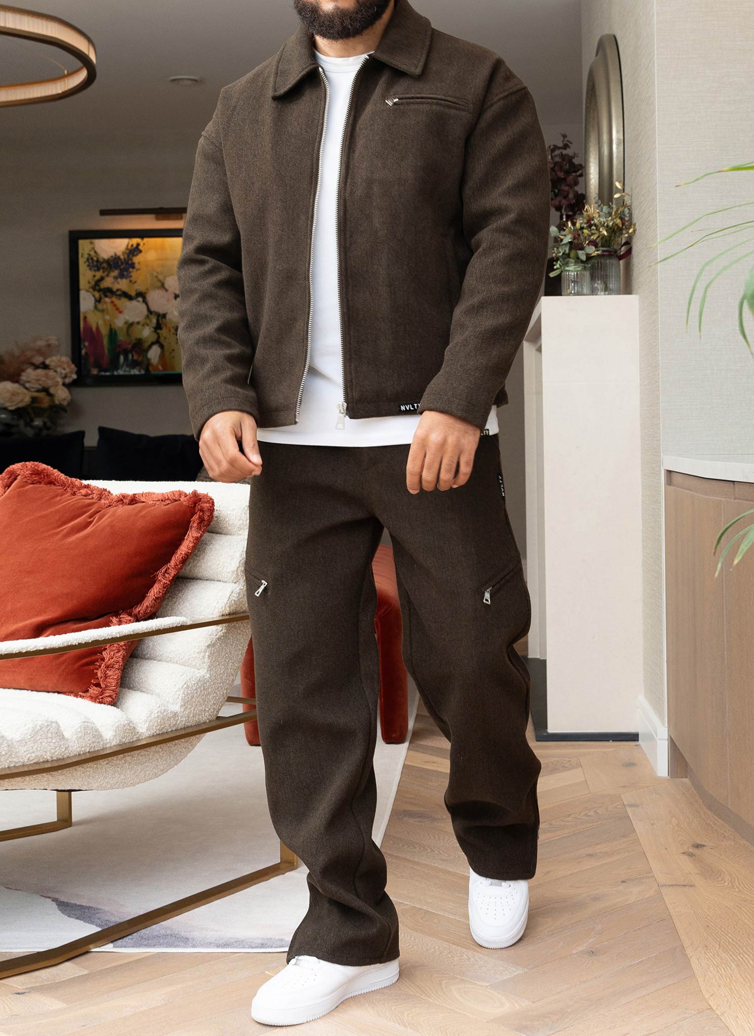 Strukturierte Reißverschlusshose aus schwerer Wolle - Braun