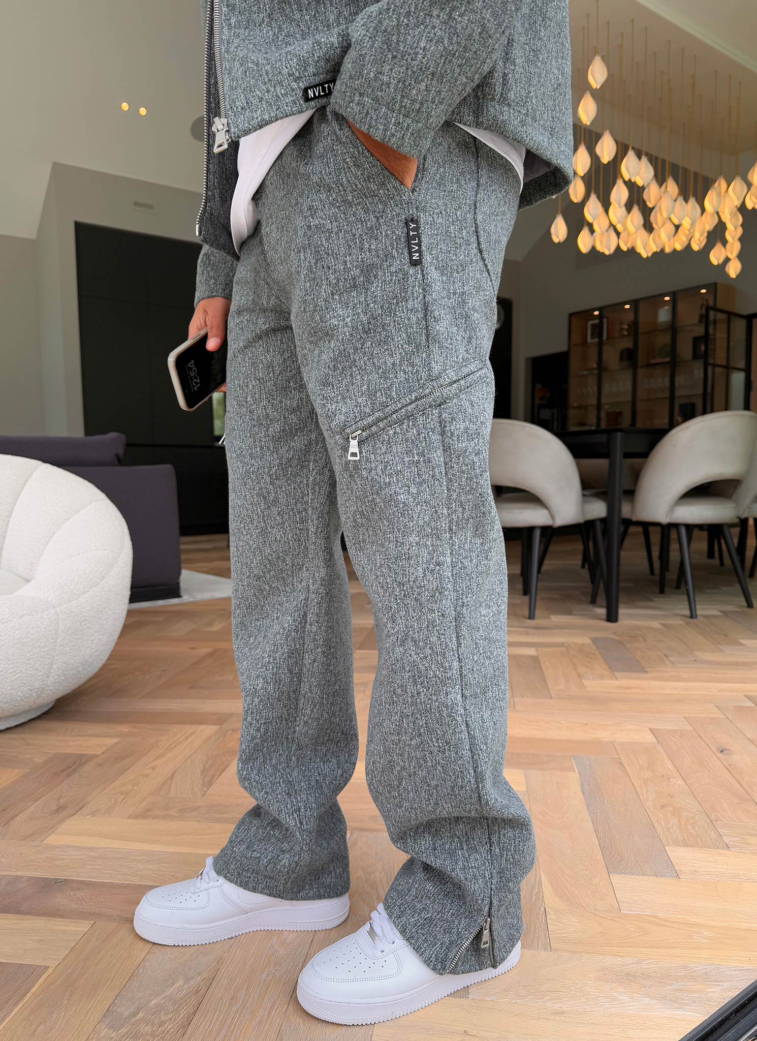 Strukturierte Reißverschlusshose aus schwerer Wolle - Grau