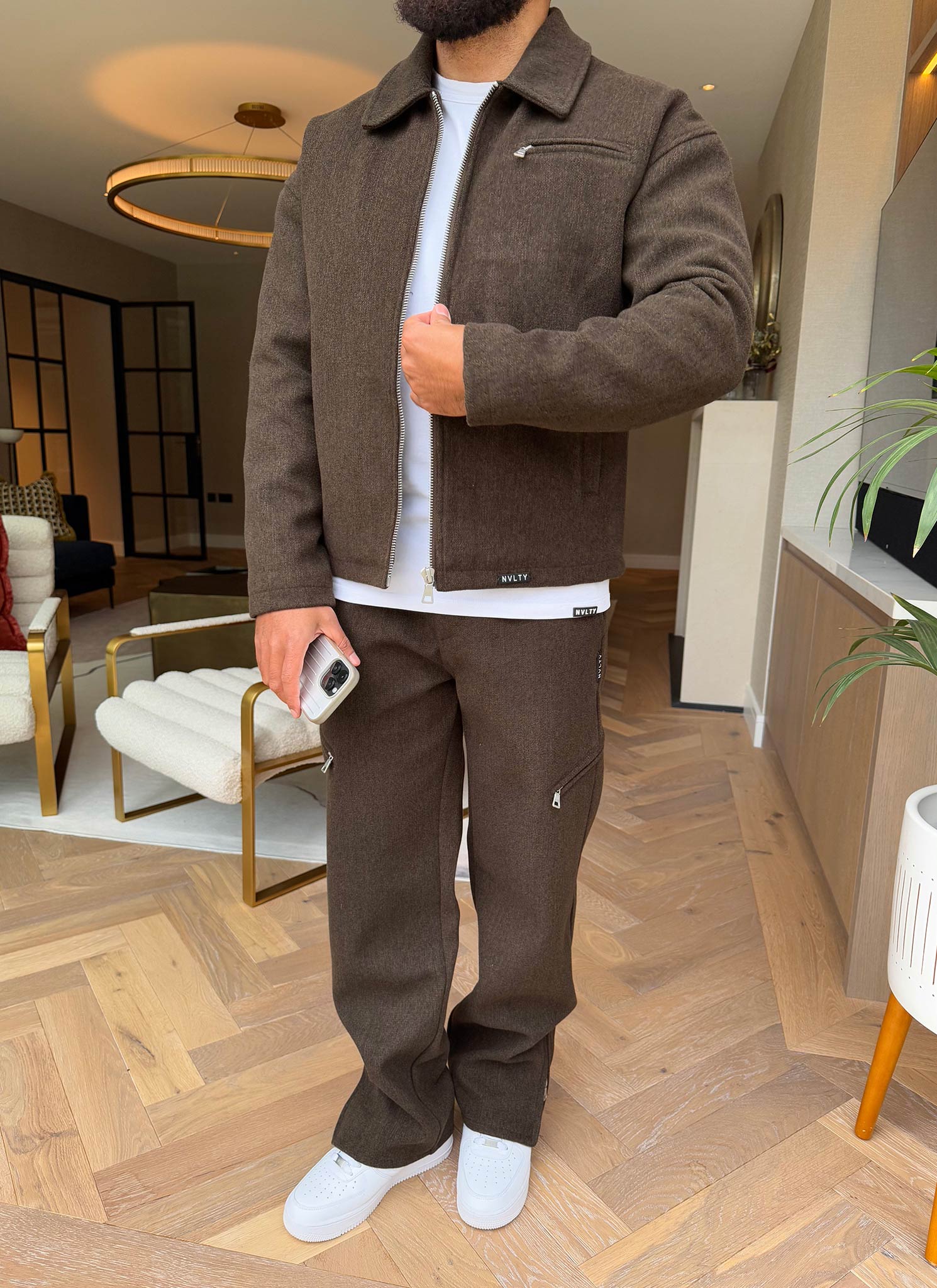 Strukturierte Reißverschlusshose aus schwerer Wolle - Braun