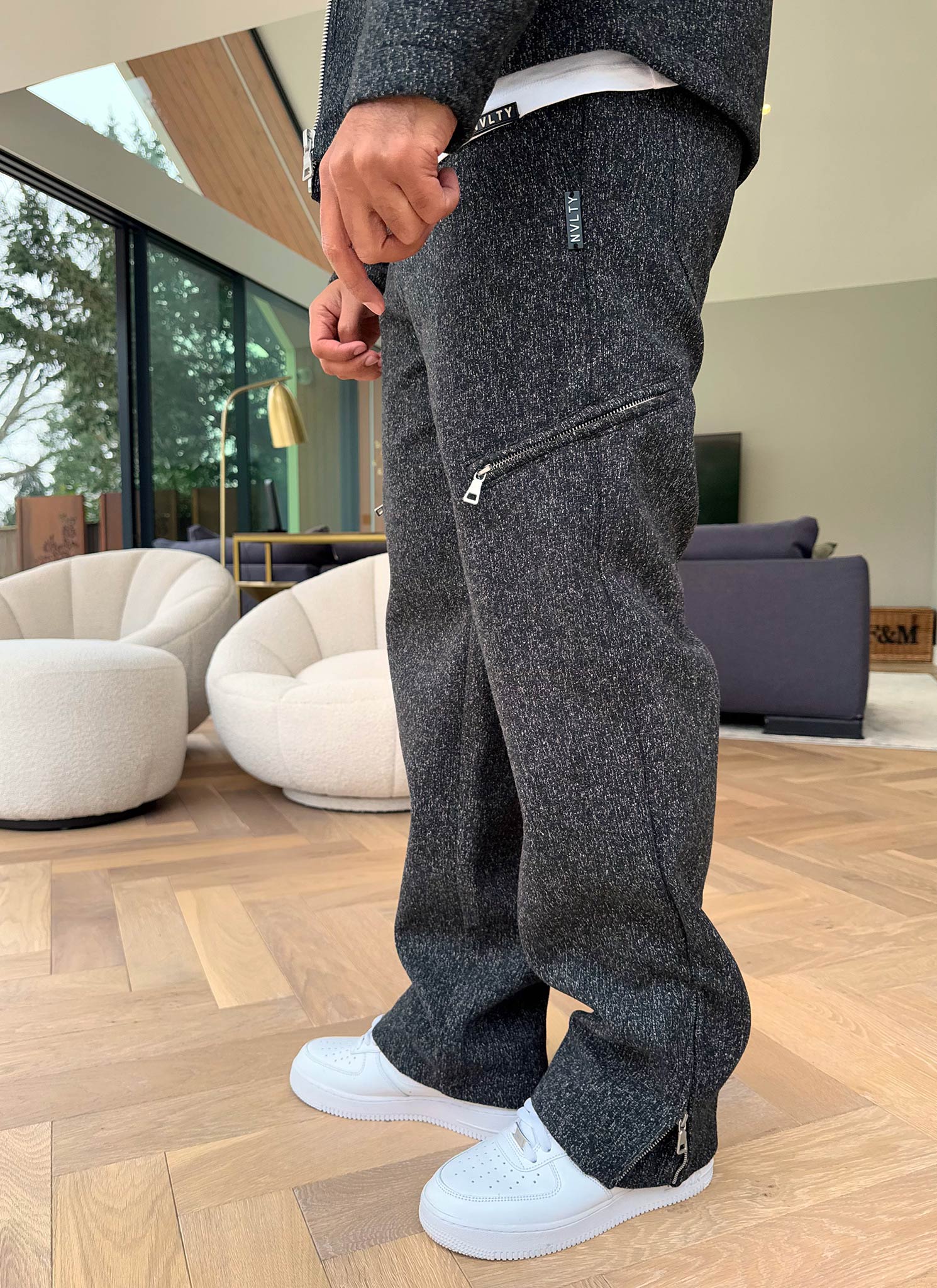 Strukturierte Reißverschlusshose aus schwerer Wolle - Schwarz