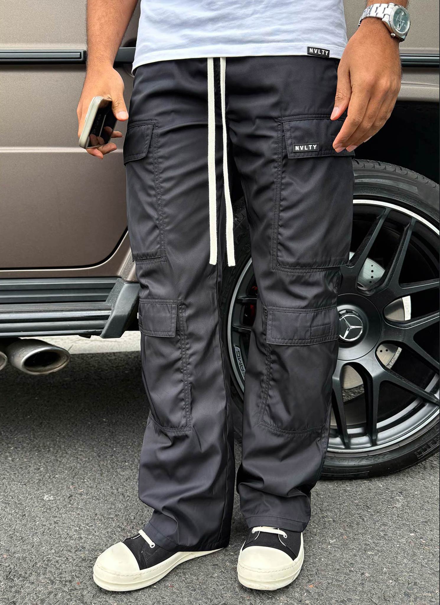 Nylon-Cargohose mit zwei Taschen - Schwarz