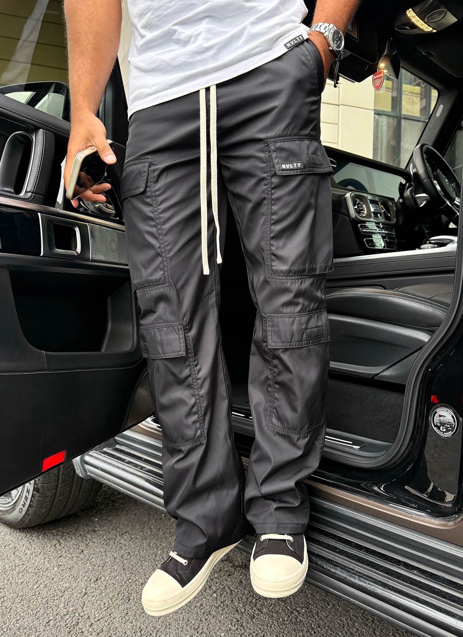 Nylon-Cargohose mit zwei Taschen - Schwarz