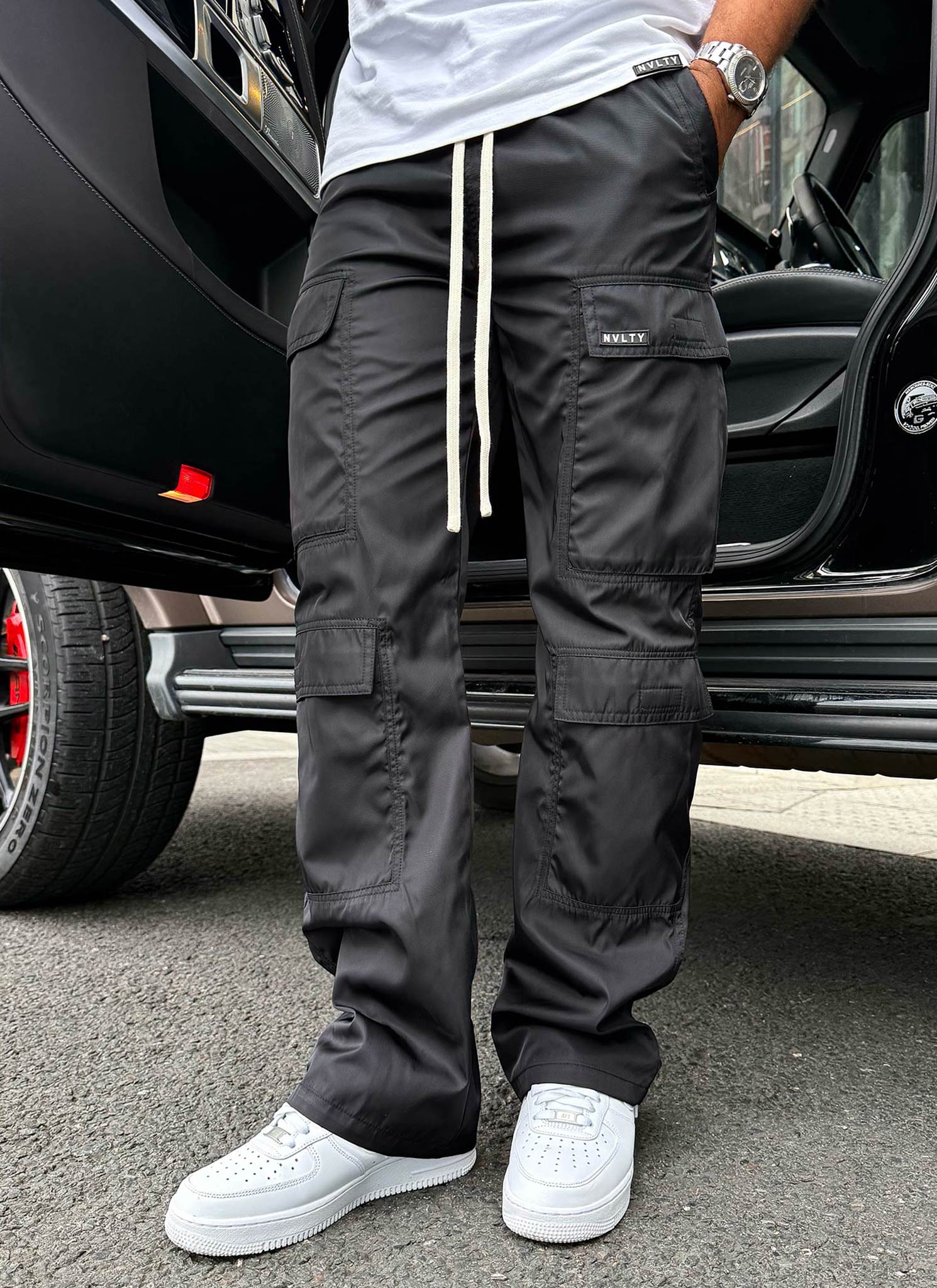 Nylon-Cargohose mit zwei Taschen - Schwarz