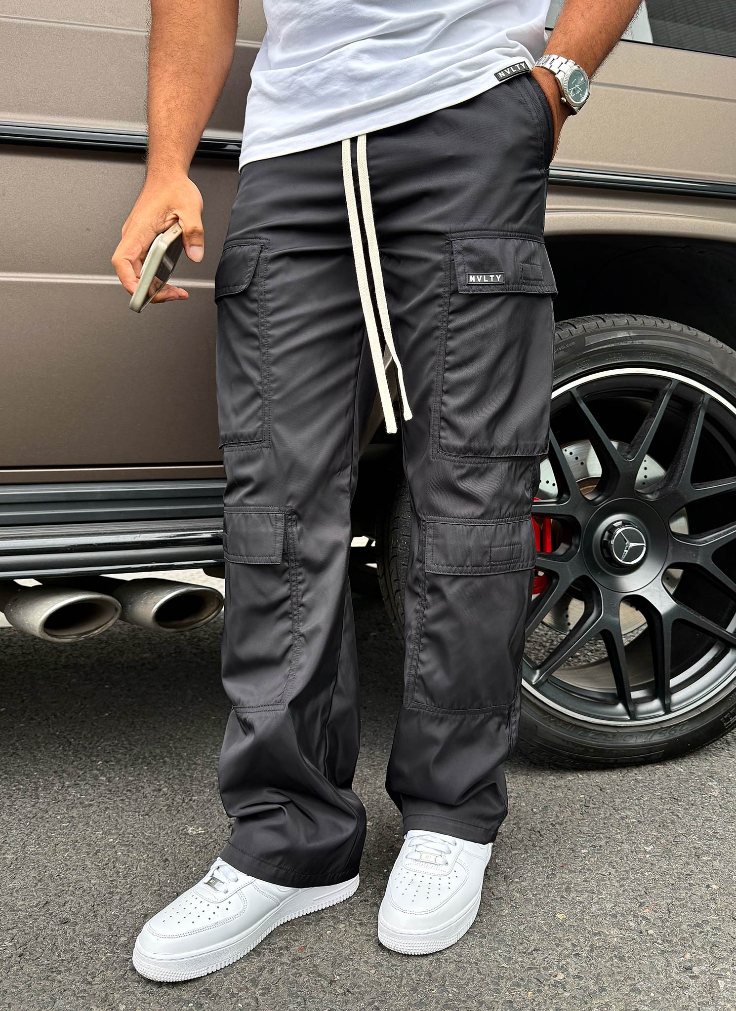 Nylon-Cargohose mit zwei Taschen - Schwarz