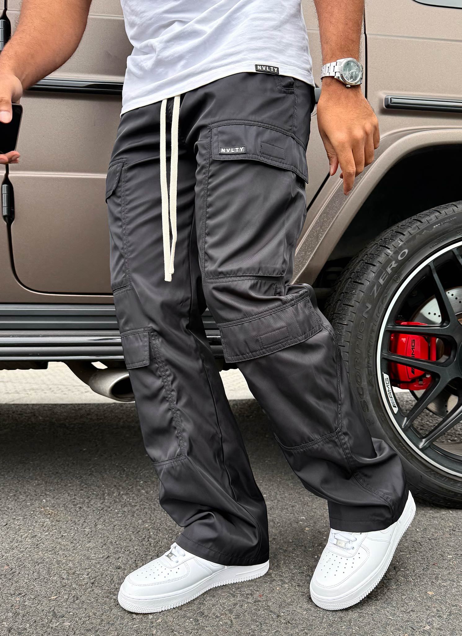 Nylon-Cargohose mit zwei Taschen - Schwarz