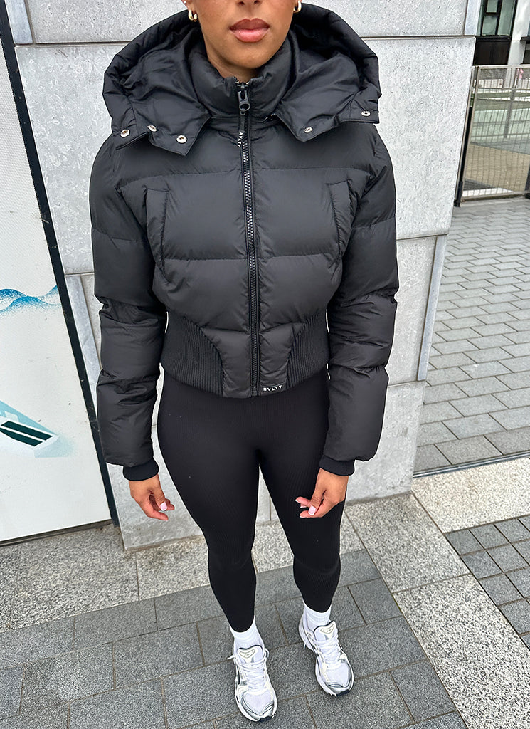 Pufferjacke mit tailliertem Schnitt - Schwarz