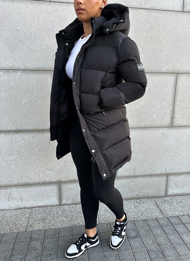 Lange Essential Pufferjacke – Schwarz