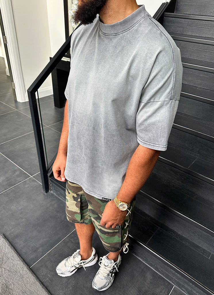 Vintage Sunfaded T-Shirt mit überschnittenen Schultern - Grau