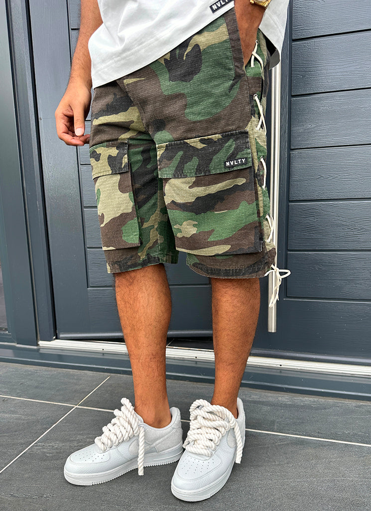Vintage Cargo-Shorts mit Spitze – Camouflage