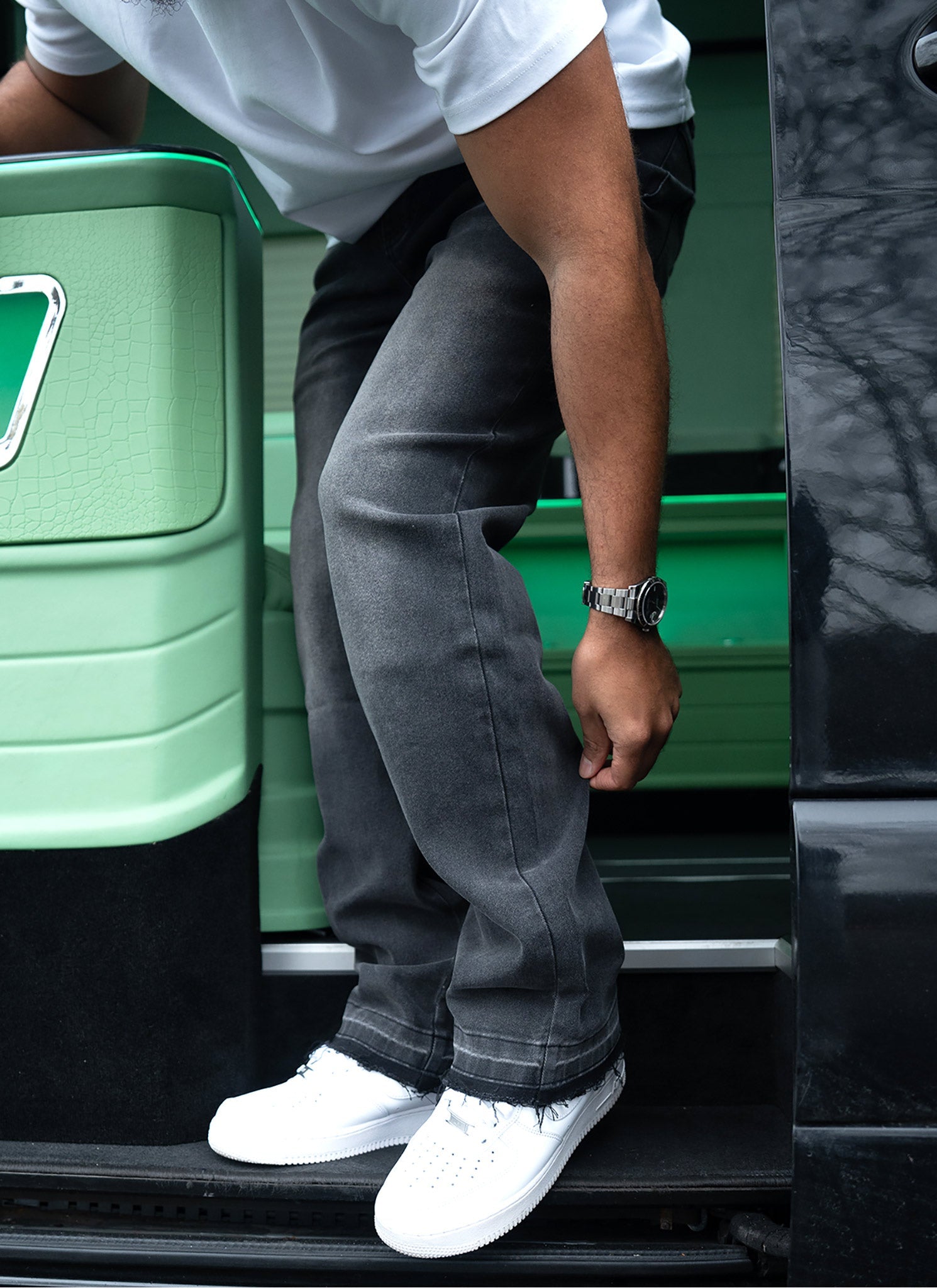 Vintage Raw Hem Jeans - Black