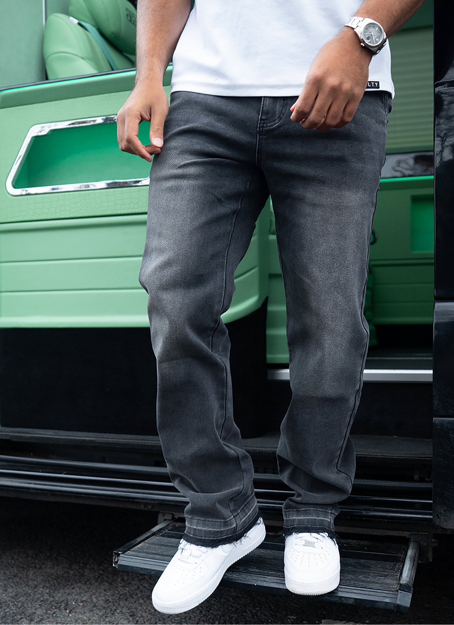 Vintage Raw Hem Jeans - Black