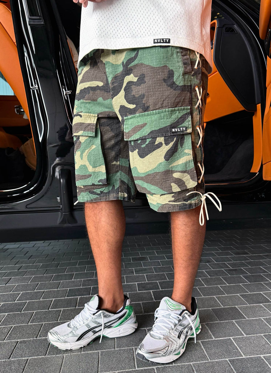 Vintage Cargo-Shorts mit Spitze – Camouflage