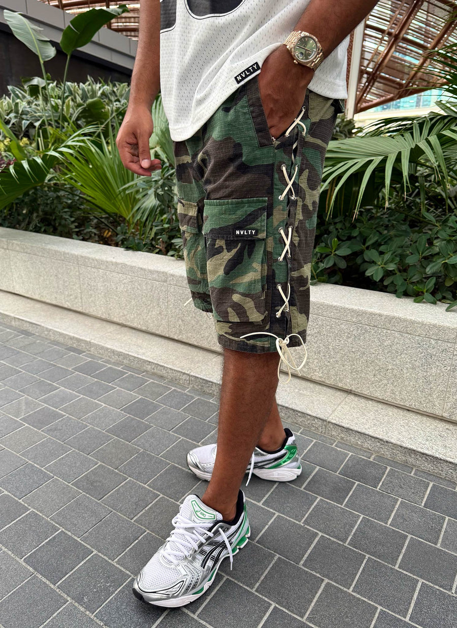 Vintage Cargo-Shorts mit Spitze – Camouflage