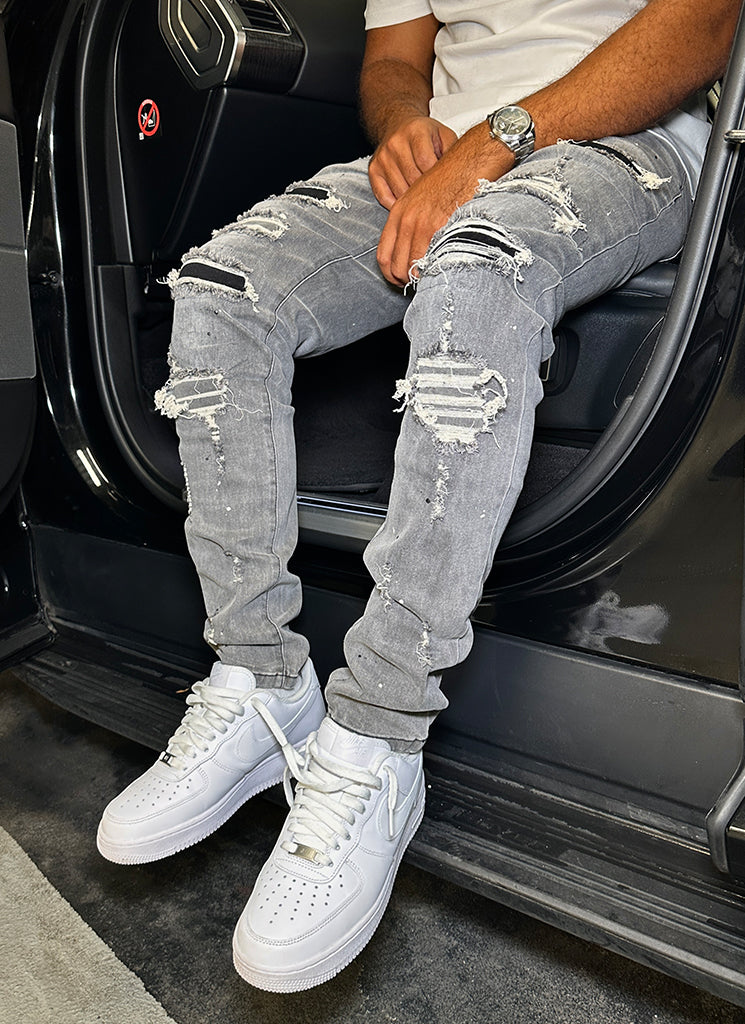 Reparierte Lackjeans – Hellgrau 